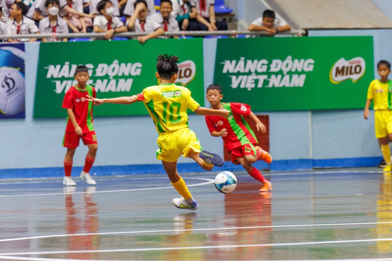 thong-qua-giai-dau-nhieu-tai-nang-the-thao-tre-da-duoc-dao-tao-va-bo-sung-vao-luc-luong-doi-tuyen-quoc-gia-gop-phan-vao-su-phat-trien-cua-bong-da-viet-nam-va-nen-the-thao-nuo-1691303897.jpg