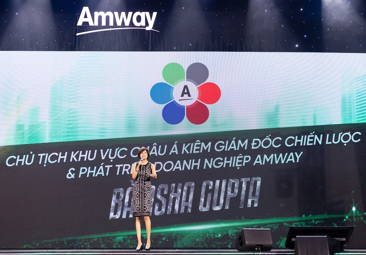 ba-asha-gutap-chu-tich-khu-vuc-chau-a-giam-doc-chien-luoc-va-phat-trien-doanh-nghiep-amway-chuc-mung-nutrilite-ky-niem-90-nam-1705036587.jpg