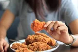 5 thói quen ăn tối tưởng vô hại nhưng "âm thầm" ảnh hưởng đến sức khỏe, cái số 1 nhiều người vẫn mắc