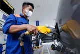 Giá xăng đồng loạt tăng, giá dầu diesel giảm