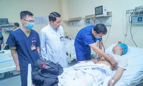 Cháy nhà 3 tầng ở Hà Nội: Chạy đua cứu chữa 15 nạn nhân, 7 người bị tổn thương nặng