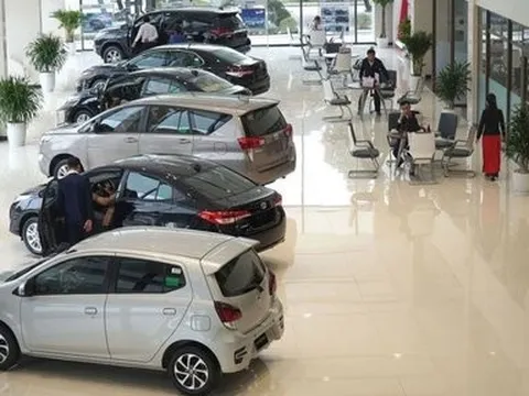 Doanh số bán ô tô giảm mạnh trong tháng 6