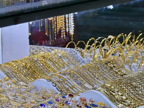 Giá vàng hôm nay 14-7: Vàng SJC vẫn "một mình một chợ"