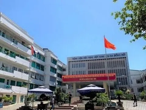 Người đàn ông bị thủng ruột non khi cưa gỗ