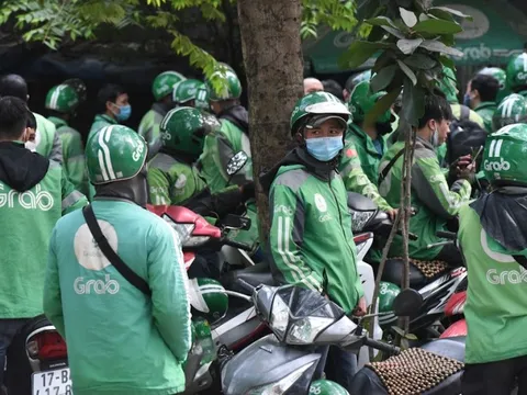 Grab đang "lách luật" để thu phụ phí nắng nóng, "móc túi" khách hàng