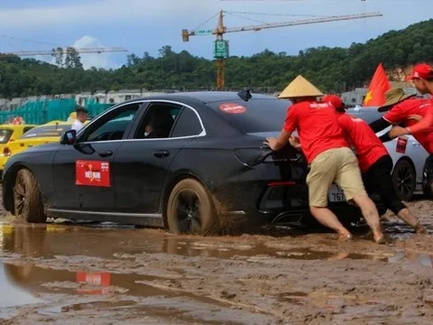 Hơn 1.000 xe VinFast xếp hình bản đồ Việt Nam: Gần 9 tiếng nỗ lực cho kỷ lục chưa từng có