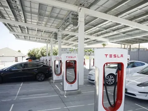 Tesla chia sẻ trạm sạc, đưa xe điện phổ biến hơn - Việt Nam đang có ai đầu tư trạm sạc?