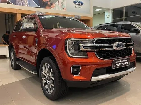 Ford Everest 2022 về ồ ạt nhưng muốn nhận xe sớm thì phải chịu 'bia kèm lạc' cả trăm triệu