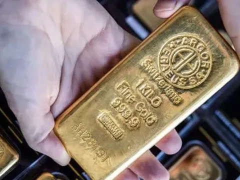 Giá vàng rơi tự do