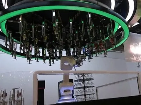 Robot thay bartender, nhân viên phục vụ tại Olympic mùa đông 2022