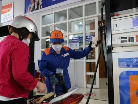 Giá xăng, dầu đồng loạt giảm mạnh