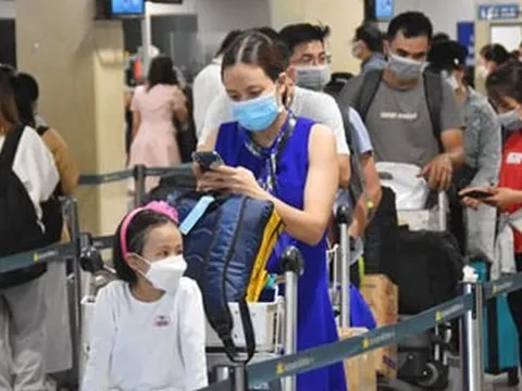 Vé máy bay Tết bán sớm, giá cao ngất