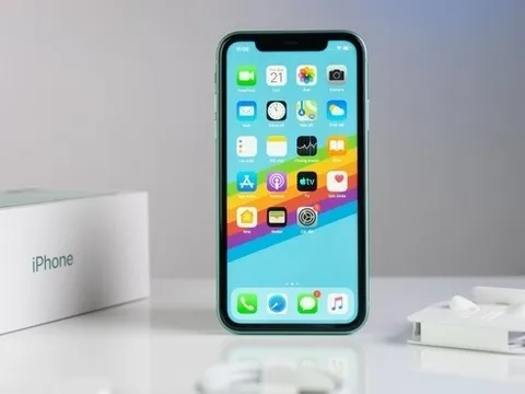 iPhone SE 2022, iPhone 11 đồng loạt lao dốc không phanh xuống dưới 10 triệu đồng, có nên mua vào thời điểm này?