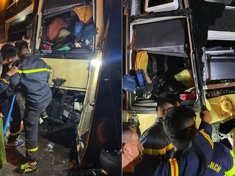 Xe khách tông xe bồn, tài xế tử vong kẹt trong cabin, 19 người bị thương