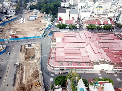 Phương án cảnh quan trước chợ Bến Thành: Ổn định tượng Trần Nguyên Hãn