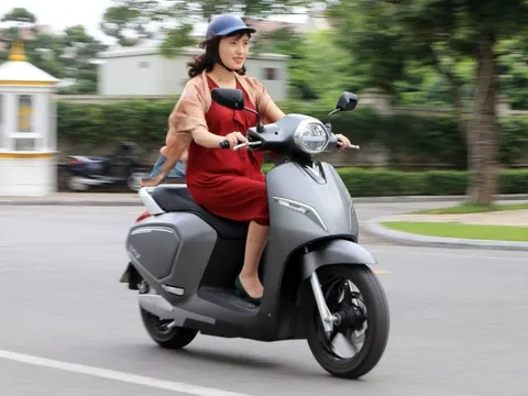 Nên mua xe máy điện hay xăng ở thời điểm này?