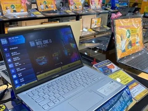 Laptop, smartphone hạ giá mạnh