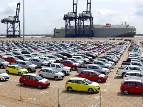 Ô tô nhập khẩu về Việt Nam giảm mạnh, giá tăng hàng nghìn USD/chiếc
