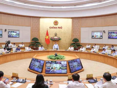 Quản lý chặt chẽ thị trường chứng khoán; khẩn trương báo cáo phương án giảm thuế xăng dầu