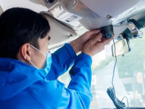Từ 1/7/2023, xe ô tô kinh doanh vận tải phải lắp camera hành trình để được cấp phù hiệu, biển hiệu
