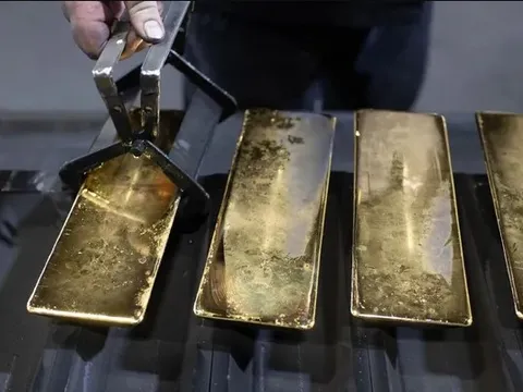 Ukraine bán hàng tỉ USD vàng để cầm cự
