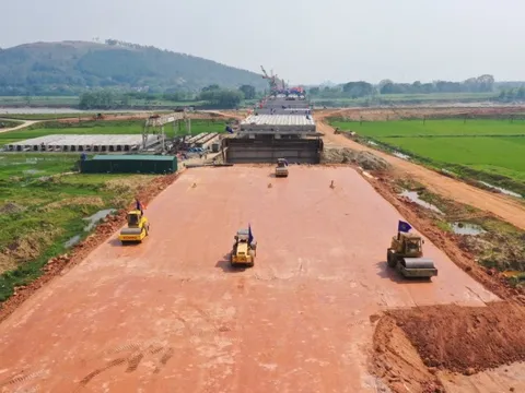 20 nhà thầu cao tốc kiến nghị chỉ số giá riêng cho các gói thầu