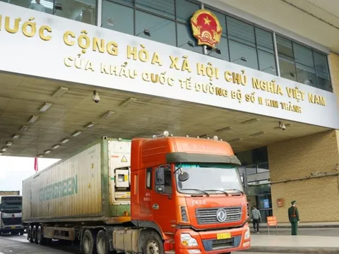 Xuất nhập khẩu qua cửa khẩu Lào Cai đạt hơn 1 tỷ USD