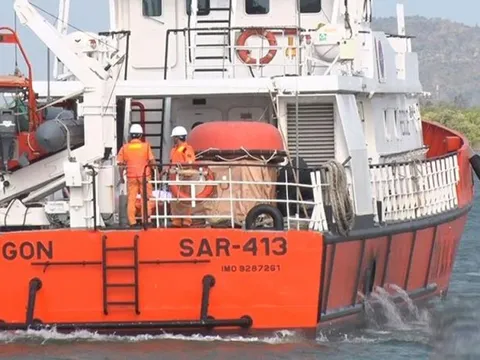 4 ngư dân "mất tích" 10 ngày trên biển hiện sức khỏe khá yếu