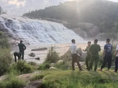 Cô gái trẻ bị nước cuốn tử vong khi tắm thác