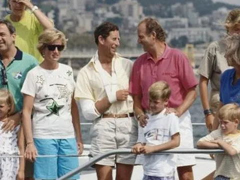 Gia đình Hoàng gia “nghỉ hè” như thế nào?