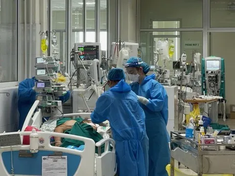 Hơn 9 nghìn nhân viên y tế công lập nghỉ việc: Có nguyên nhân thu nhập thấp