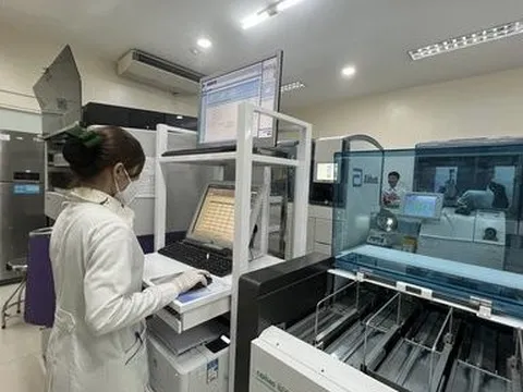 Áp dụng hệ thống xét nghiệm tự động, người bệnh hưởng lợi
