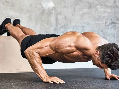 Kiên trì chống đẩy 50 lần/ngày, 1 năm sau cơ thể thay đổi đáng hài lòng