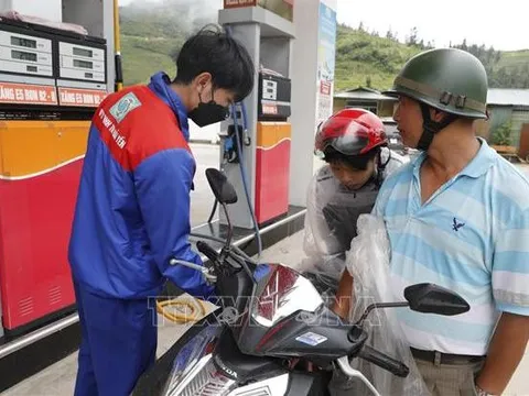 Hạ nhiệt giá xăng dầu, giảm áp lực cho người dân, doanh nghiệp