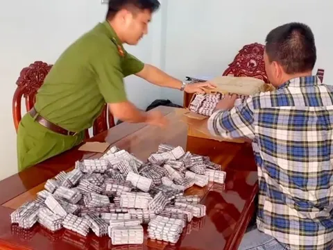 Bắt vụ vận chuyển 30.000 viên thuốc tân dược nghi vấn nhập lậu
