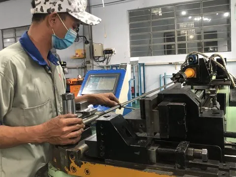 Giá nguyên liệu tăng cao, doanh nghiệp như ngồi trên lửa