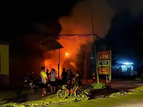 Cây ATM của ngân hàng lớn bất ngờ bốc cháy