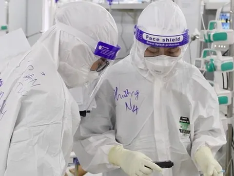 Bệnh viện Bệnh nhiệt đới Trung ương gia tăng bệnh nhân COVID-19 nguy kịch, 50% thở máy