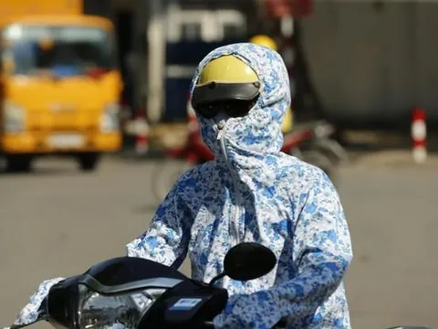 Miền Bắc nắng nóng đỉnh điểm trước khi đón mưa dông vào đêm mai