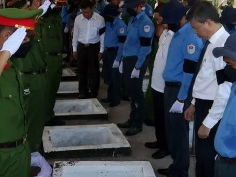 An táng hài cốt liệt sỹ quân tình nguyện và chuyên gia Việt Nam