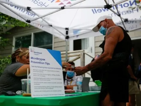 Giảm số bạn tình có thể hạn chế nguy cơ mắc bệnh đậu mùa khỉ