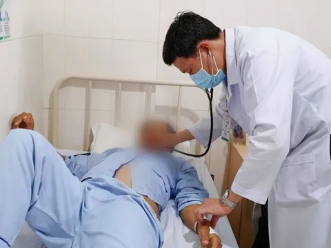 Bị sốt xuất huyết, đi tiêm thuốc giảm đau, một bệnh nhân suýt mất mạng