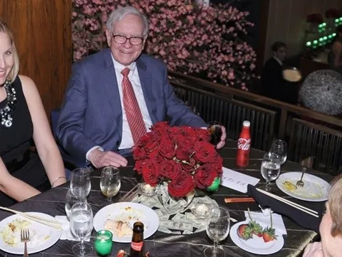 Thói quen ăn uống 'khác thường', dù 90 vẫn thích ăn như trẻ lên 6 của tỷ phú Warren Buffett