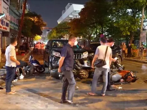 Tai nạn đặc biệt nghiêm trọng, xế hộp gây tai nạn liên hoàn khiến 6 người thương vong