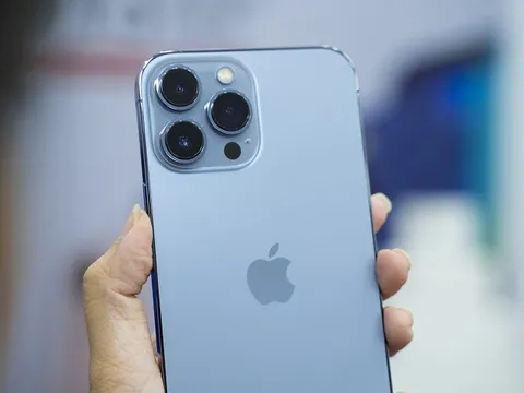 Đại lý giảm giá "sốc" loạt điện thoại, phụ kiện, iPhone 13 Pro Max "bay" hơn 8 triệu