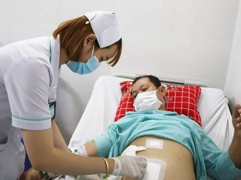 Bác sĩ bỏ sót chấn thương, người đàn ông phình bụng như mang bầu