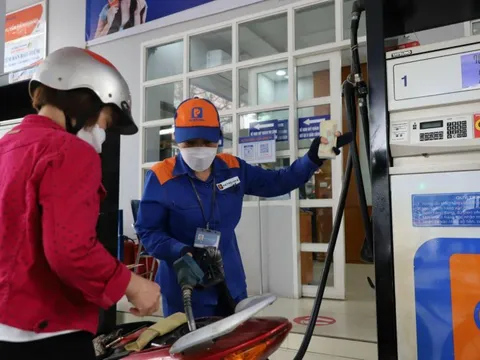 Giá xăng dầu giảm gần 9%, CPI tháng 7 vẫn tăng 0,4% so với tháng trước