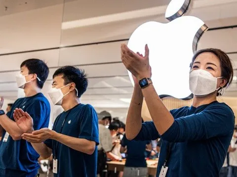 Apple vẫn kiếm bộn tiền khi cả thế giới khó khăn