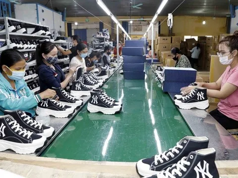 Dệt may, da giày và điện tử... “khát” lao động