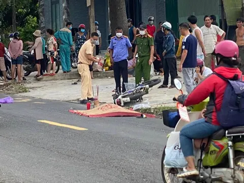 Xe tải tông xe đạp điện, 1 bé gái tử vong